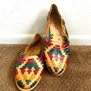 Folkloric type shoes